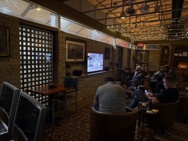IMG_1673 EDWINS Restaurant Interior